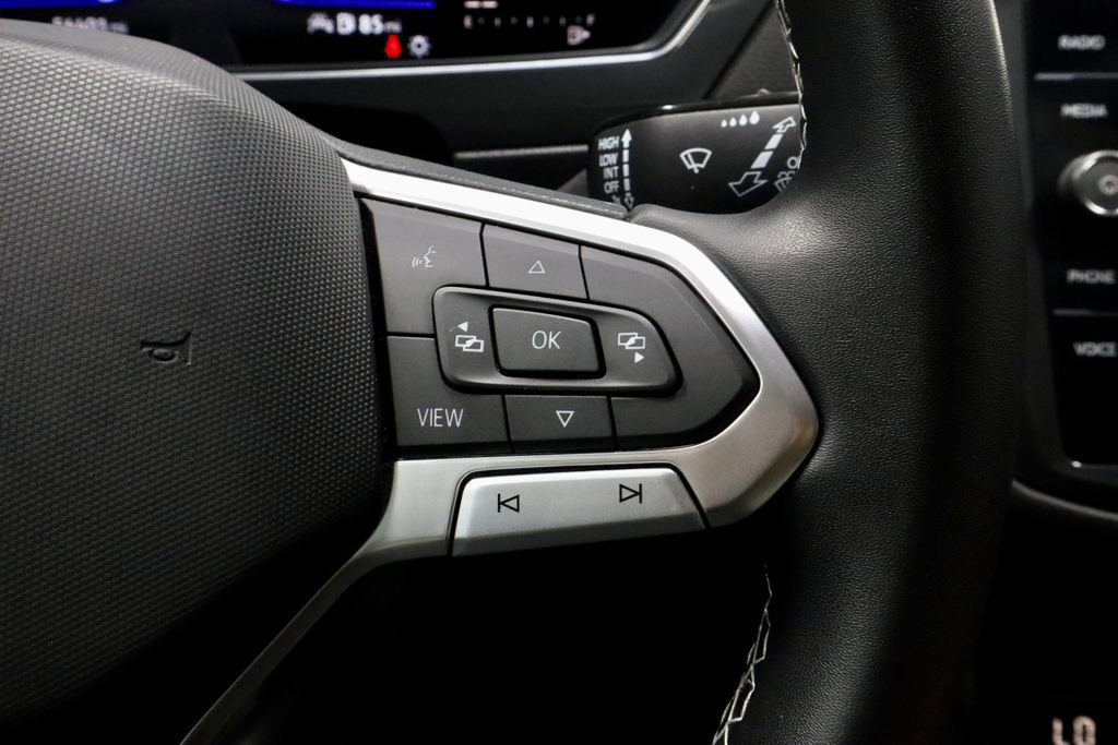 Used 2022 Volkswagen Tiguan SE image 28