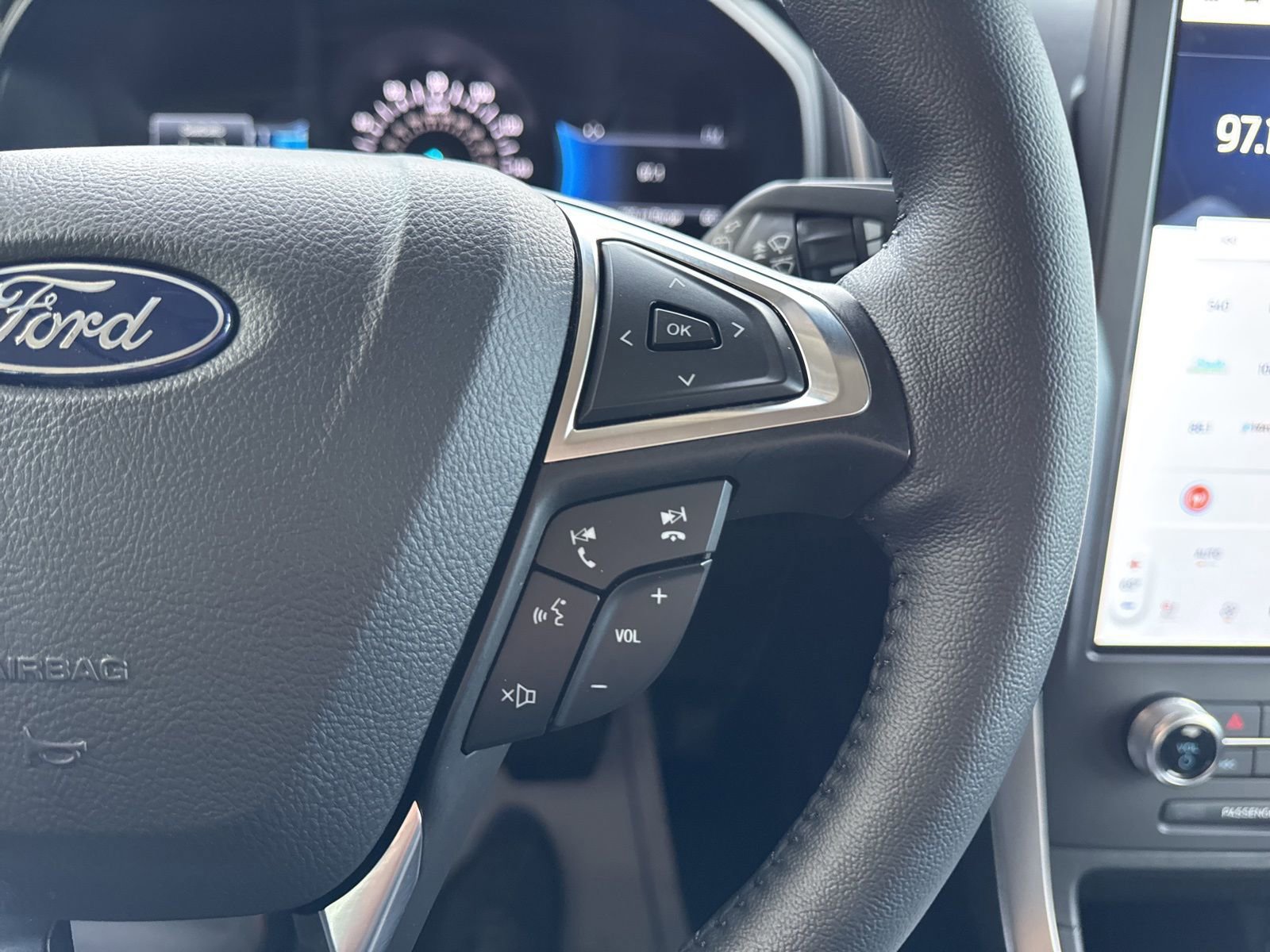 Certified 2024 Ford Edge SEL w/ Convenience Package image 30