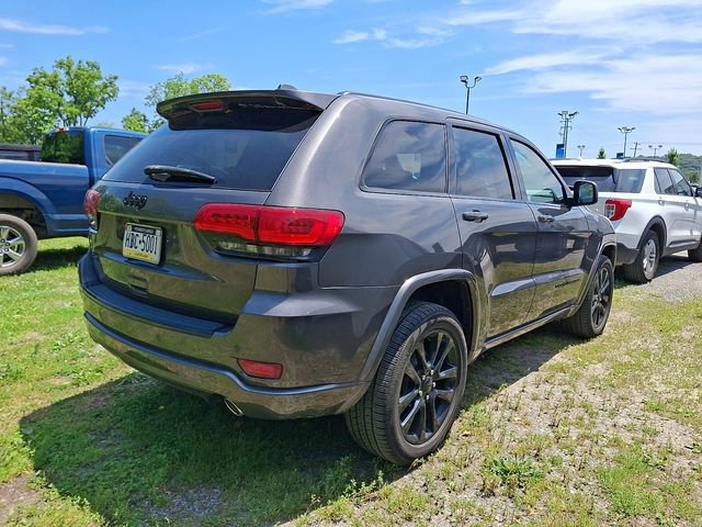 Used 2017 Jeep Grand Cherokee Altitude AWD/4WD image 10