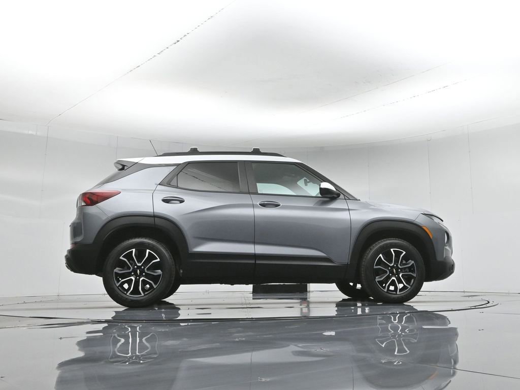 Used 2021 Chevrolet TrailBlazer ACTIV w/ Technology Package image 6