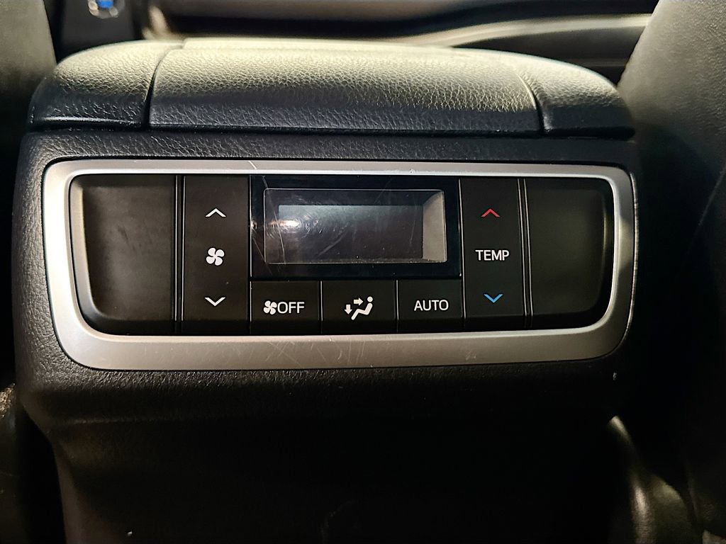 Used 2019 Toyota Highlander XLE AWD/4WD image 20