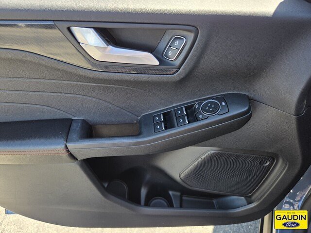 Certified 2025 Ford Escape ST-Line Select AWD/4WD image 18