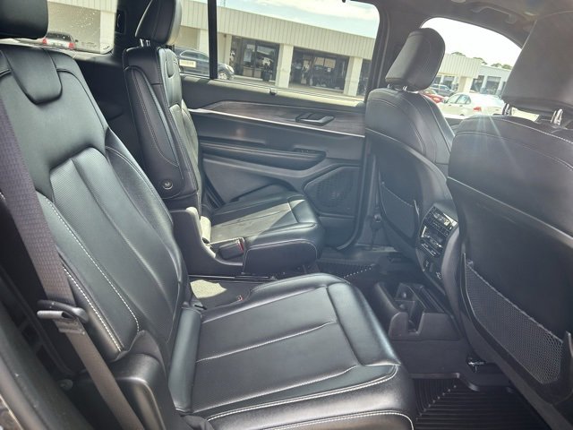 Used 2024 Jeep Grand Cherokee L Limited w/ Luxury Tech Group II image 18