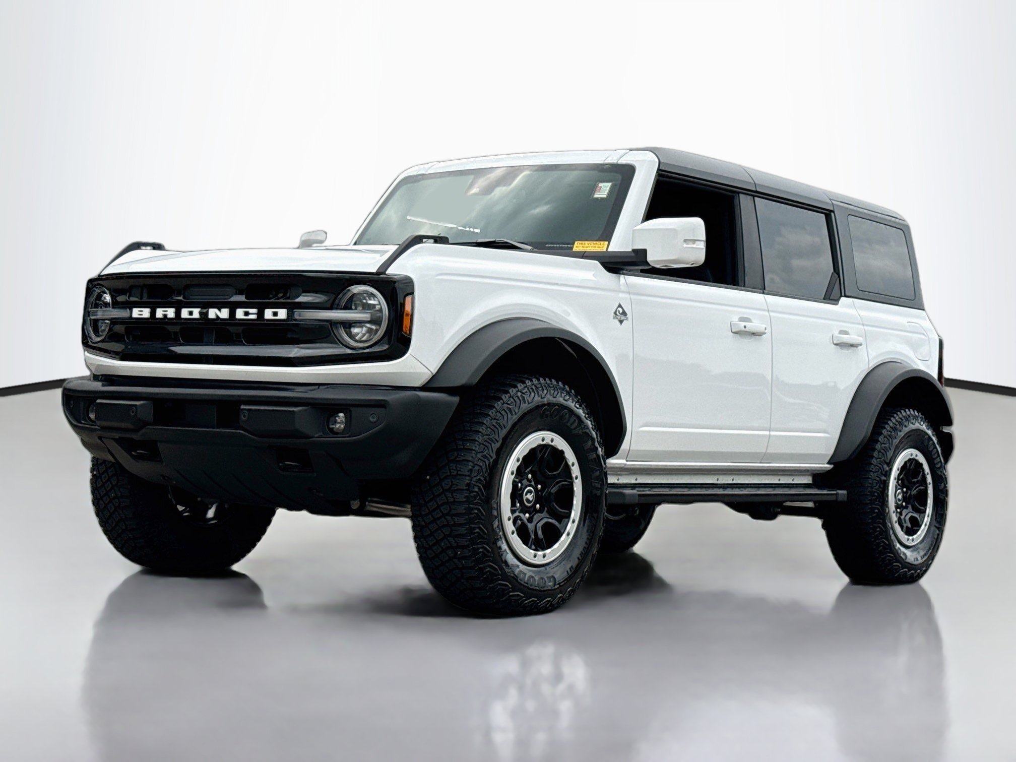 Certified 2023 Ford Bronco Outer Banks w/ Sasquatch Package AWD/4WD image 3