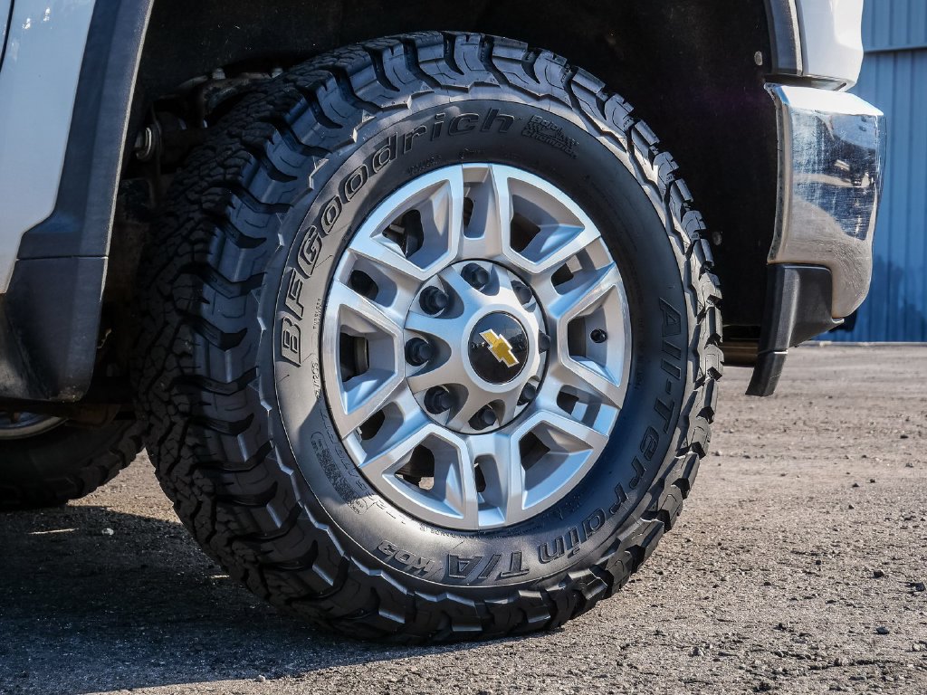 Used 2021 Chevrolet Silverado 2500 LT w/ Convenience Package AWD/4WD image 9