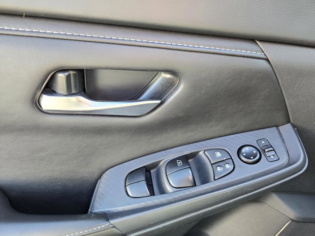 Used 2025 Nissan Sentra SV FWD image 17