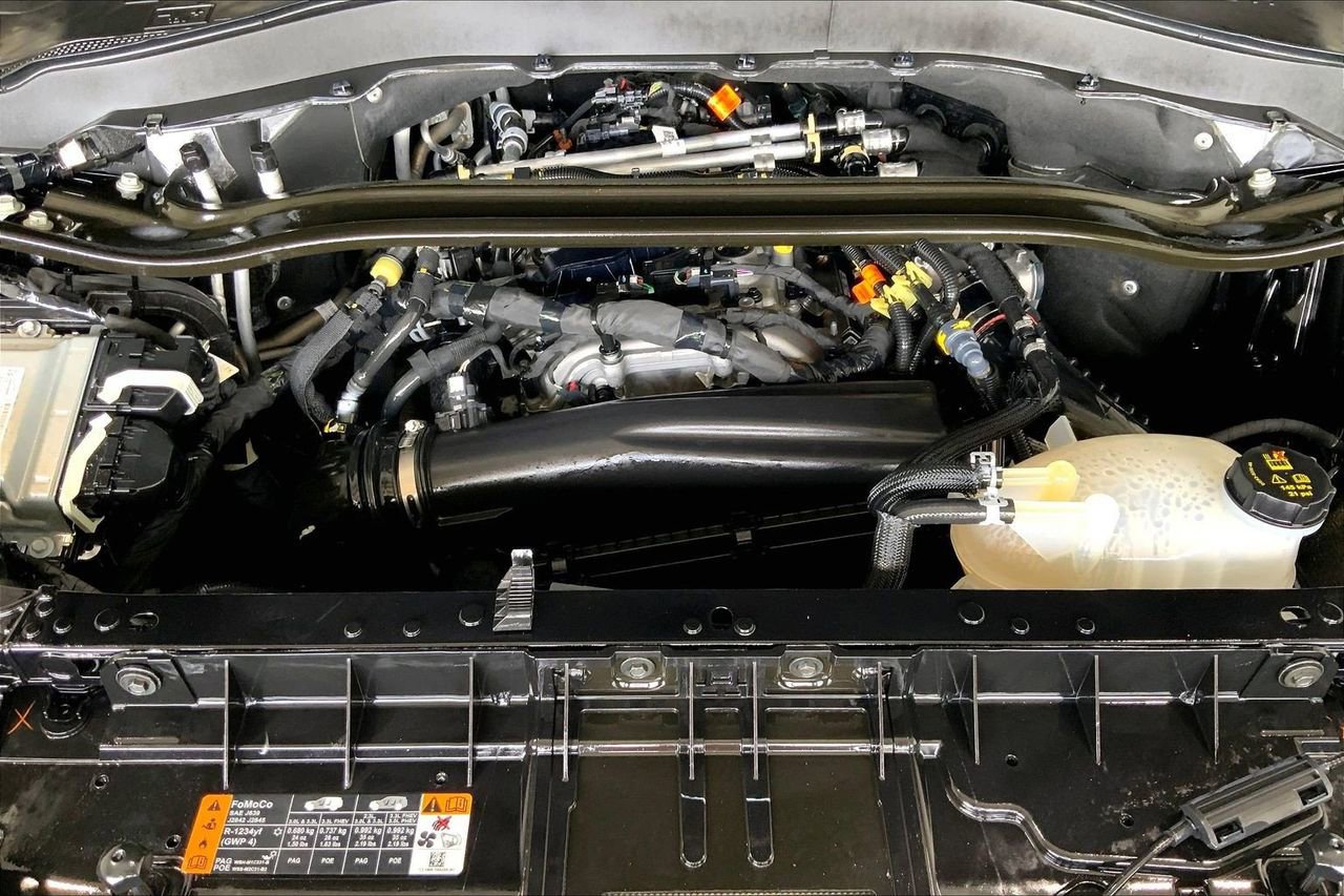 Certified 2025 Ford Explorer Platinum RWD image 9