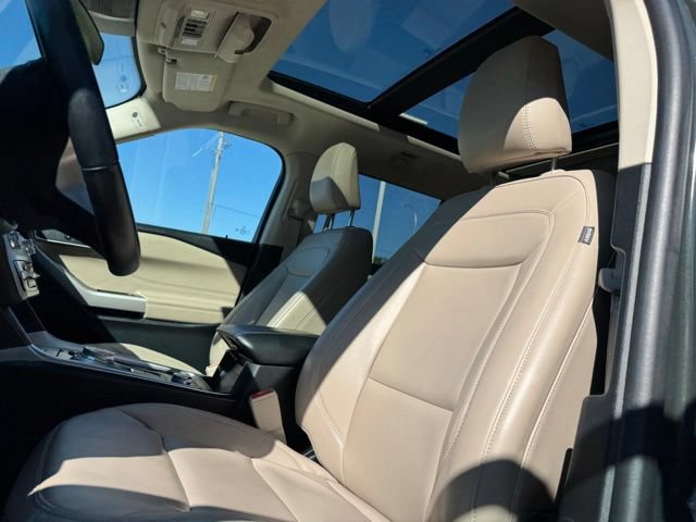 Certified 2023 Ford Explorer XLT w/ Equipment Group 202A AWD/4WD image 7