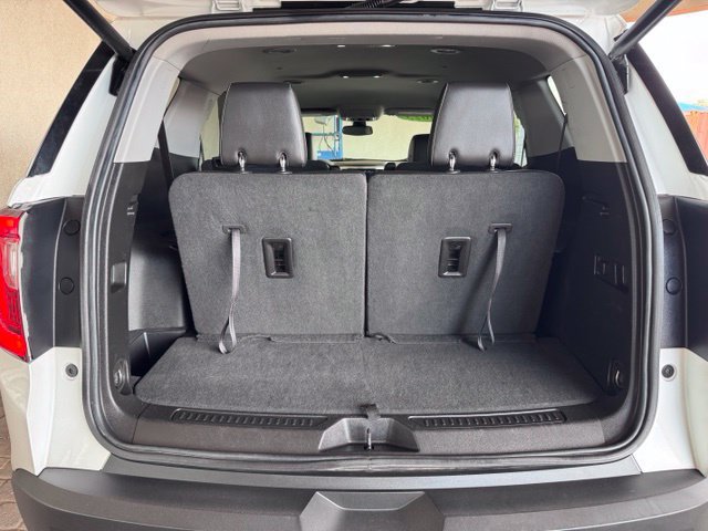 Used 2023 GMC Acadia SLT FWD image 24