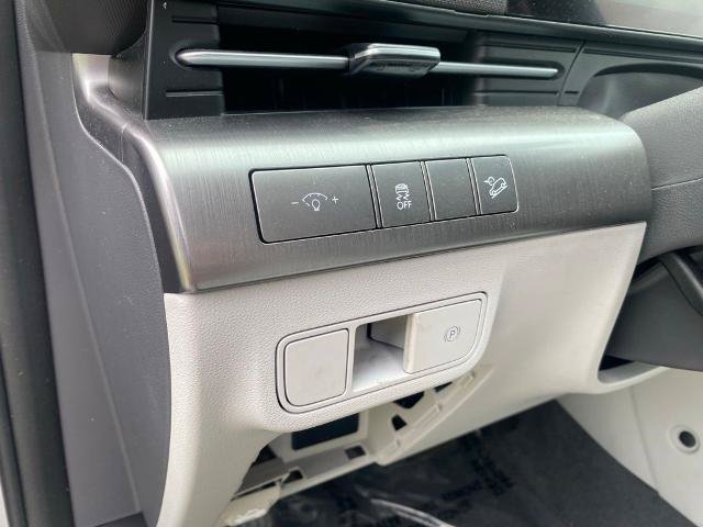 Used 2025 Hyundai Kona SEL FWD image 17