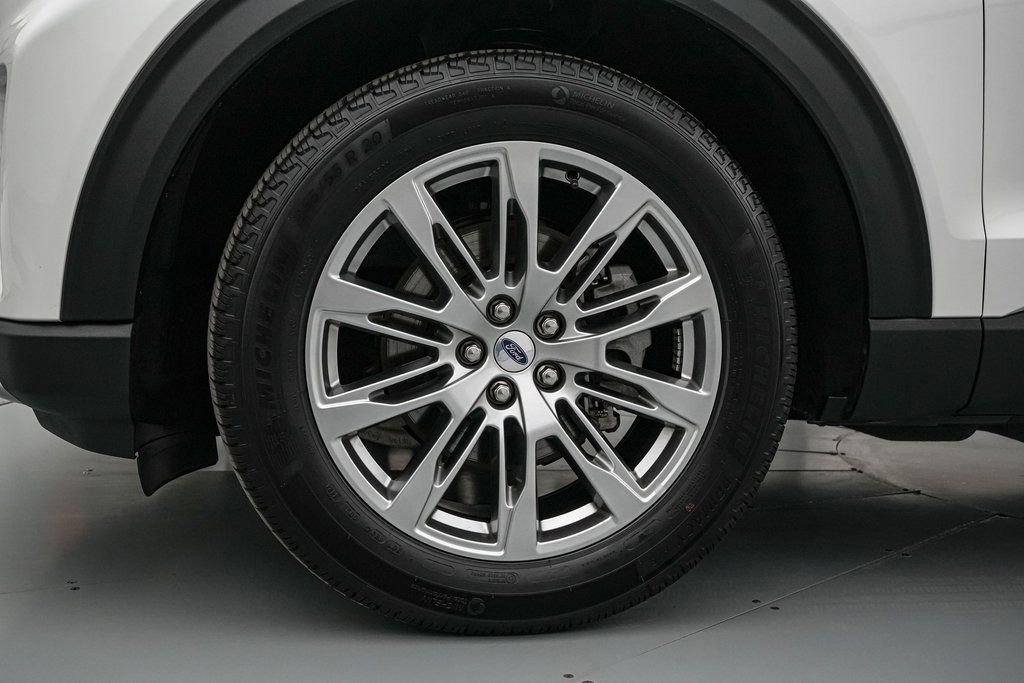 Certified 2025 Ford Explorer Platinum image 10