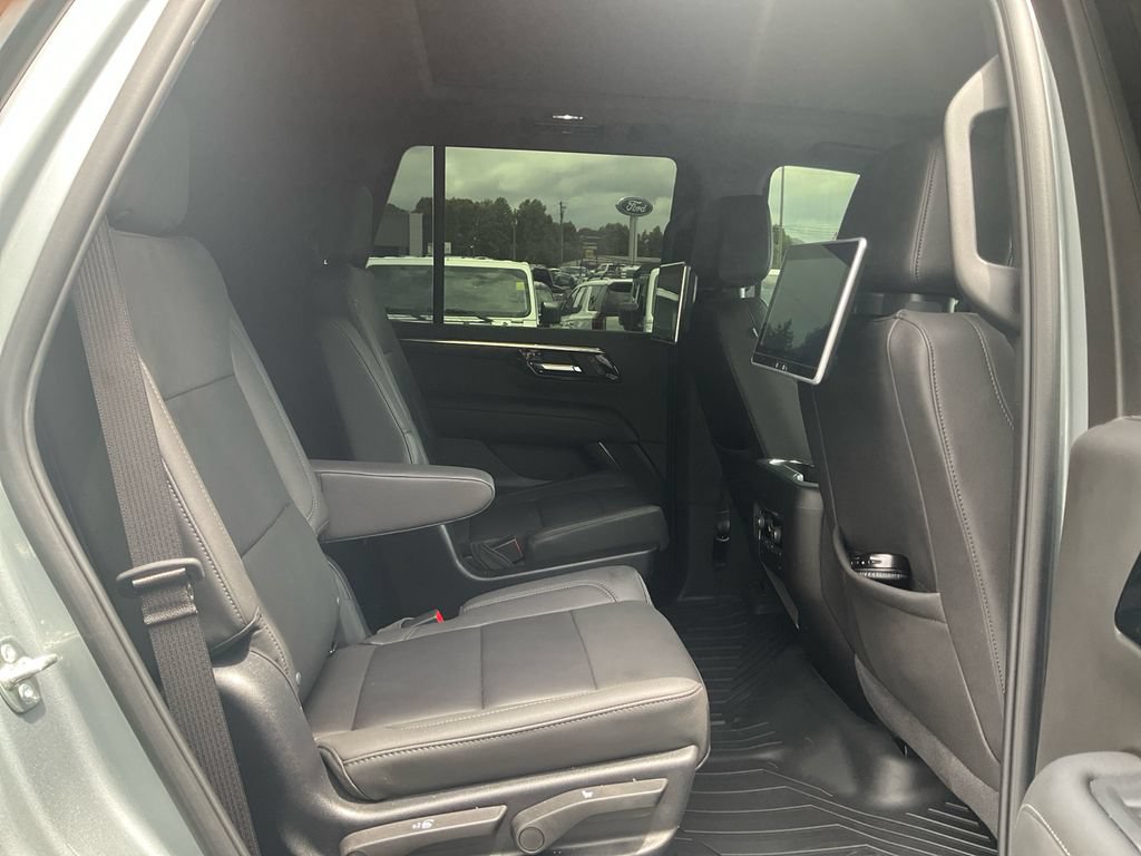Used 2025 Chevrolet Tahoe Z71 w/ Comfort Package AWD/4WD image 13