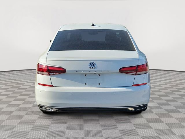 Used 2022 Volkswagen Passat 2.0T FWD image 4