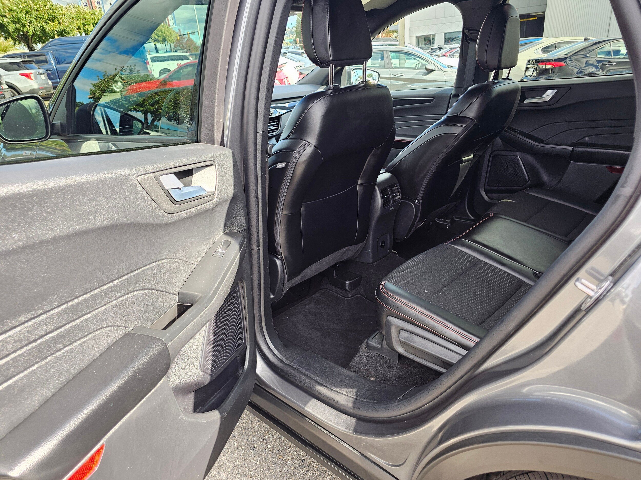 Certified 2025 Ford Escape ST-Line AWD/4WD image 17