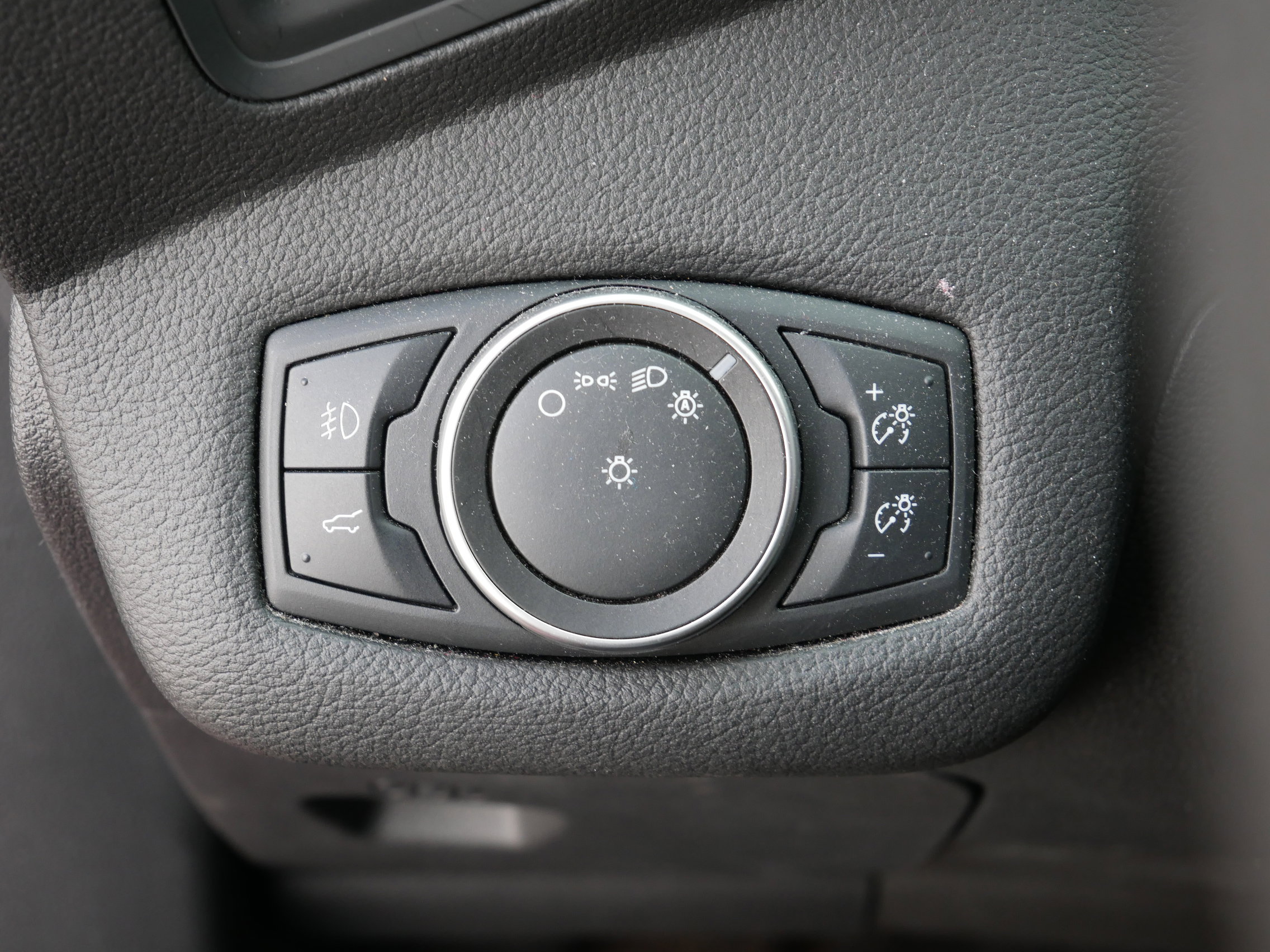 Certified 2018 Ford Escape SE image 16