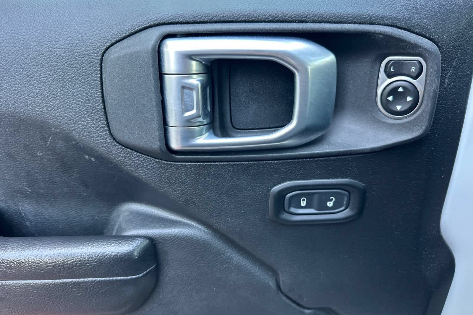 Used 2023 Jeep Wrangler Unlimited AWD/4WD image 13