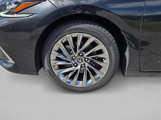 Used 2024 Lexus ES 300h Ultra Luxury w/ Accessory Package (Z2) FWD image 8