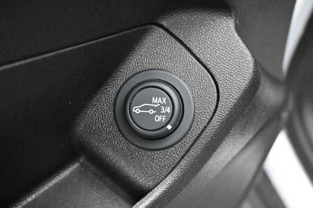 Used 2024 GMC Terrain SLT AWD/4WD image 16