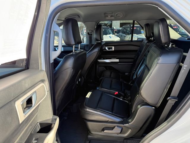 Certified 2022 Ford Explorer XLT w/ Equipment Group 202A image 4
