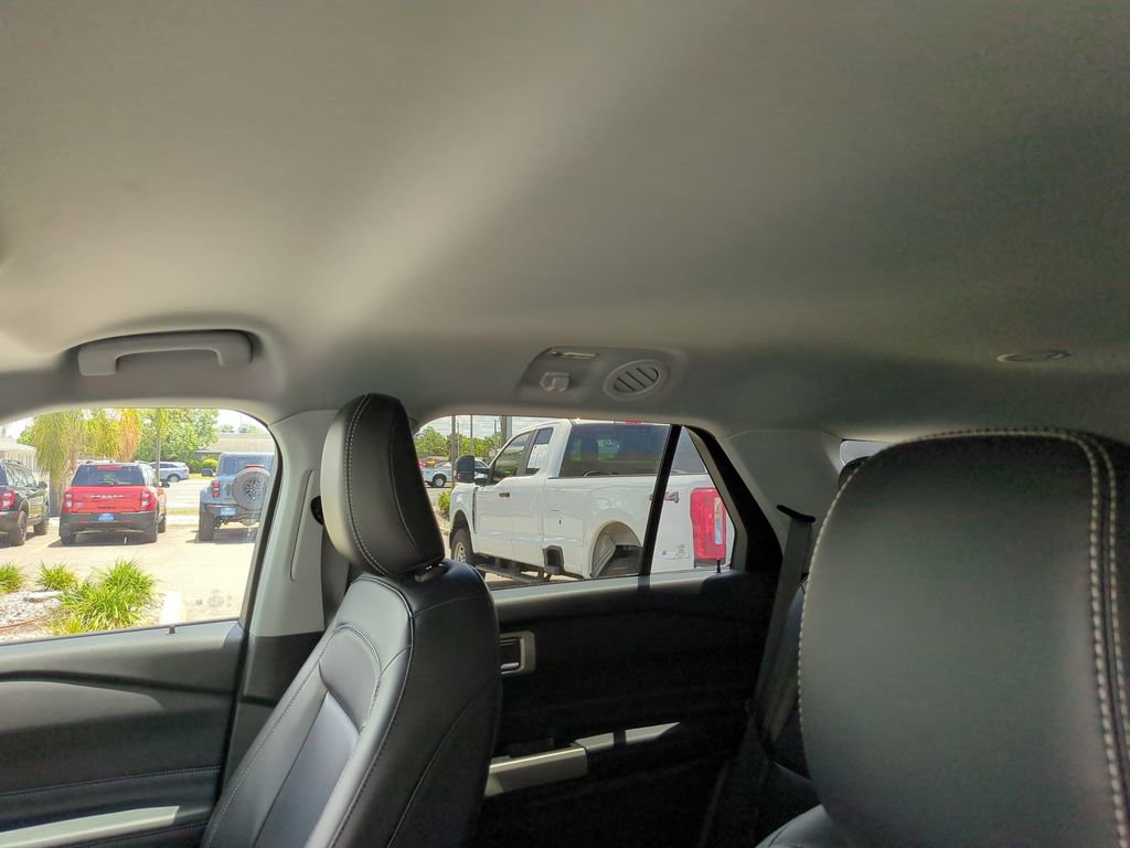 Certified 2021 Ford Explorer XLT w/ Equipment Group 202A RWD image 20