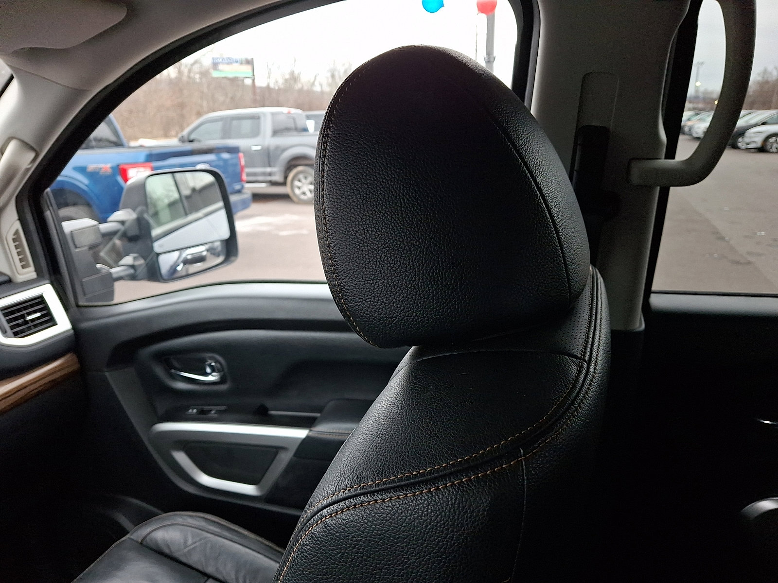Used 2017 Nissan Titan SL AWD/4WD image 17