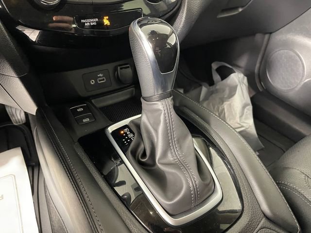 Used 2019 Nissan Rogue SL w/ Premium Package image 14