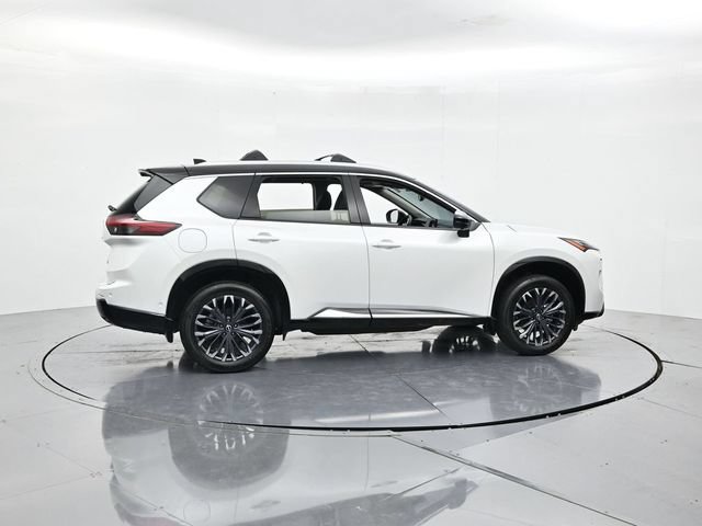 Used 2025 Nissan Rogue Platinum w/ Platinum Premium Package FWD image 2