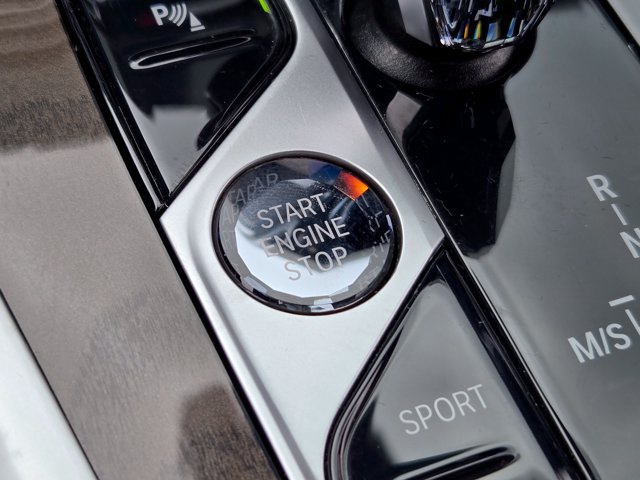 Used 2022 BMW X6 xDrive40i w/ Executive Package AWD/4WD image 19