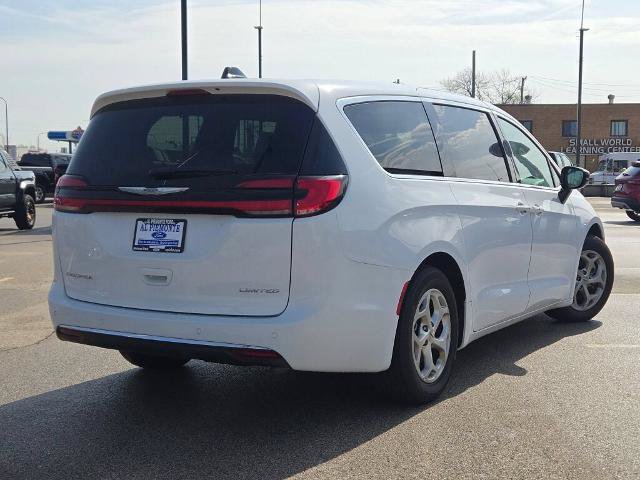 Used 2024 Chrysler Pacifica Limited FWD image 13