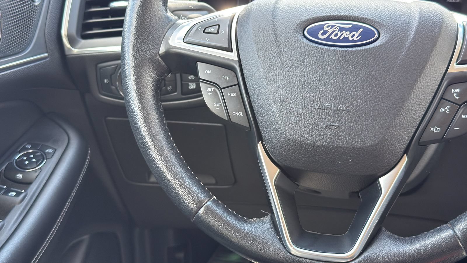 Certified 2023 Ford Edge Titanium AWD/4WD image 16