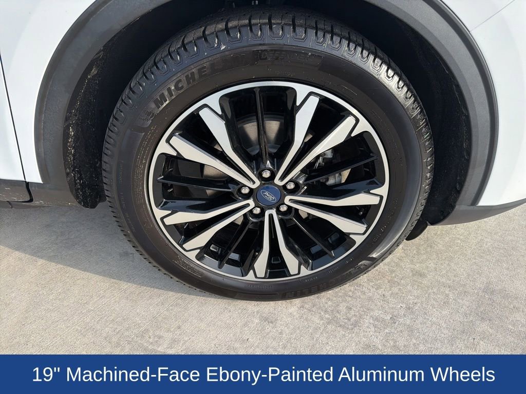 Certified 2021 Ford Escape SE w/ SE Sport Appearance Package FWD image 12