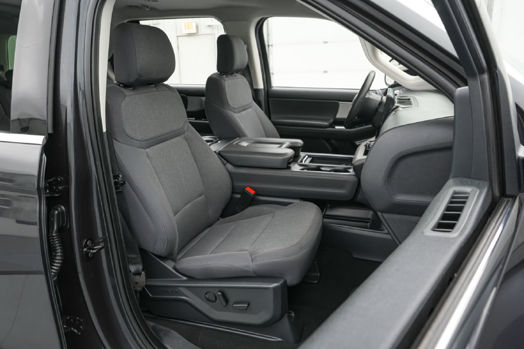 Certified 2025 Ford Expedition Active AWD/4WD image 28