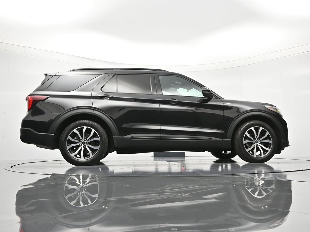 Certified 2025 Ford Explorer ST-Line w/ Premium Package RWD image 40
