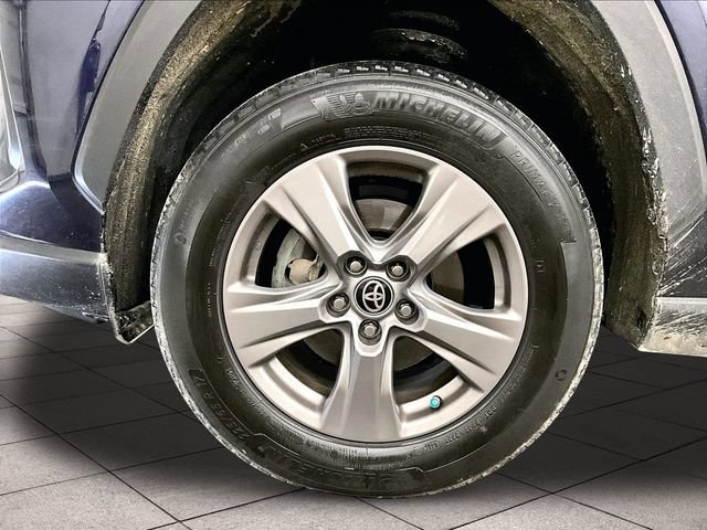 Used 2022 Toyota RAV4 XLE AWD/4WD image 8