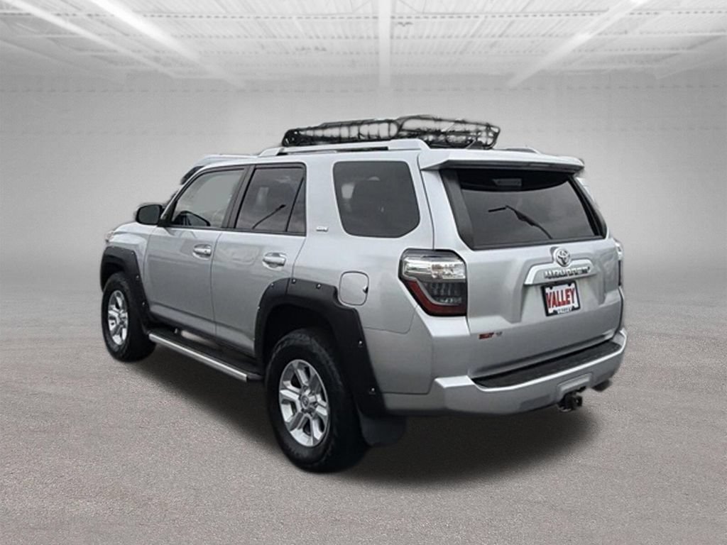 Used 2018 Toyota 4Runner SR5 AWD/4WD image 8
