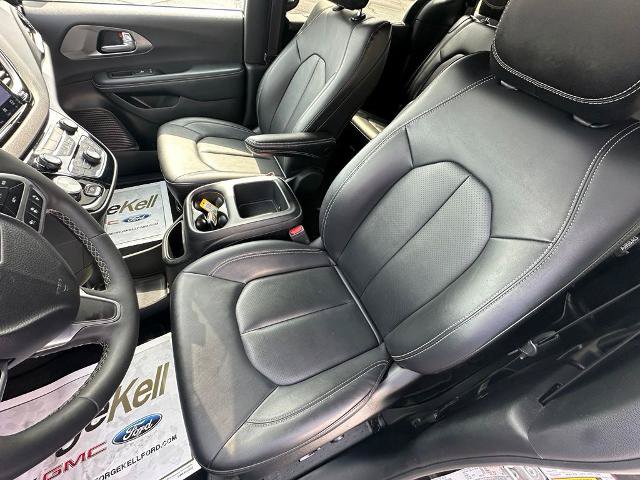 Used 2025 Chrysler Pacifica Select FWD image 17