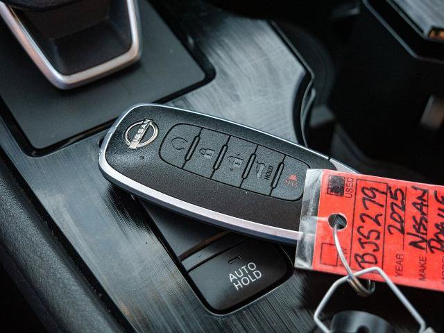 Used 2025 Nissan Rogue SV AWD/4WD image 34