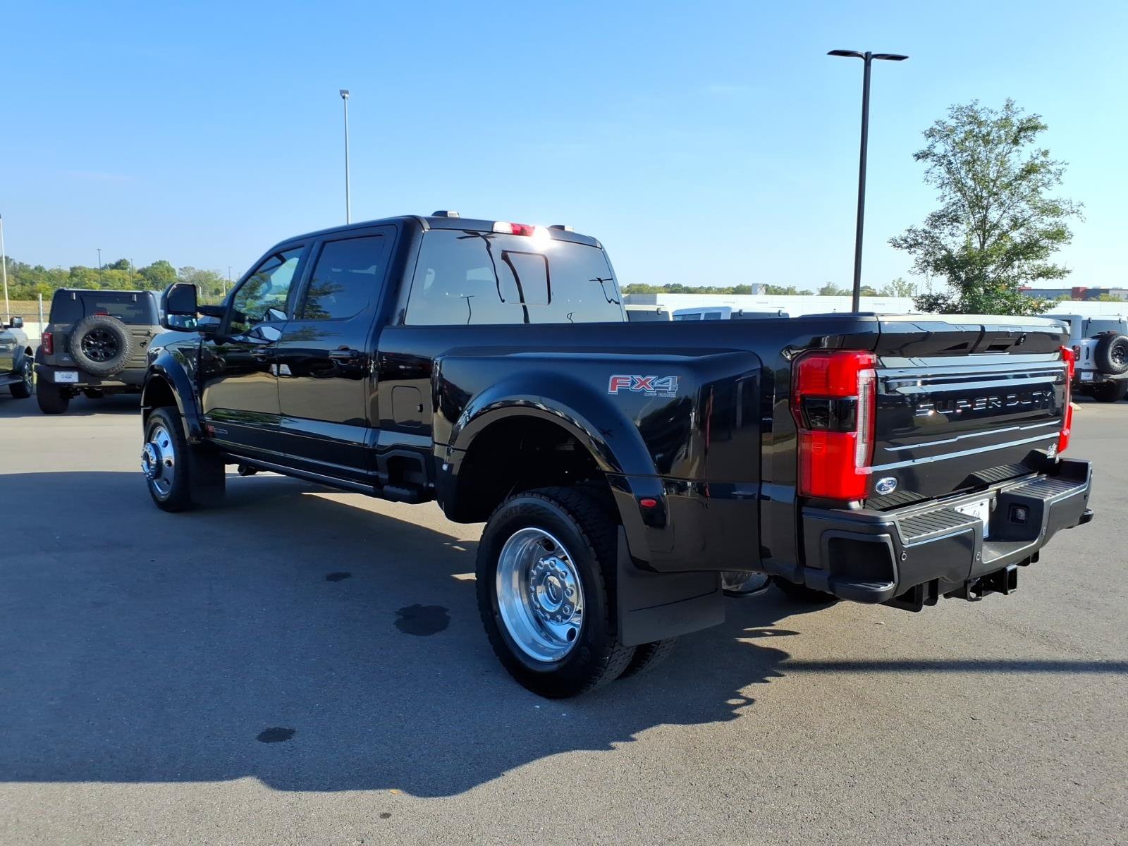 Certified 2026 Ford F450 Platinum w/ FX4 Off-Road Package AWD/4WD image 5