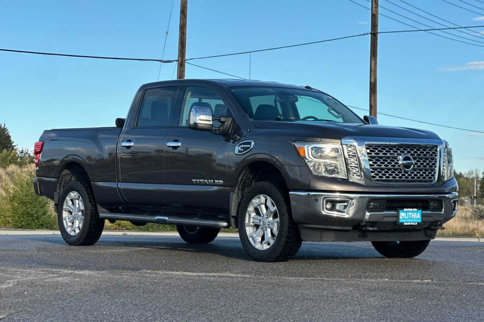Used 2017 Nissan Titan SL AWD/4WD image 9