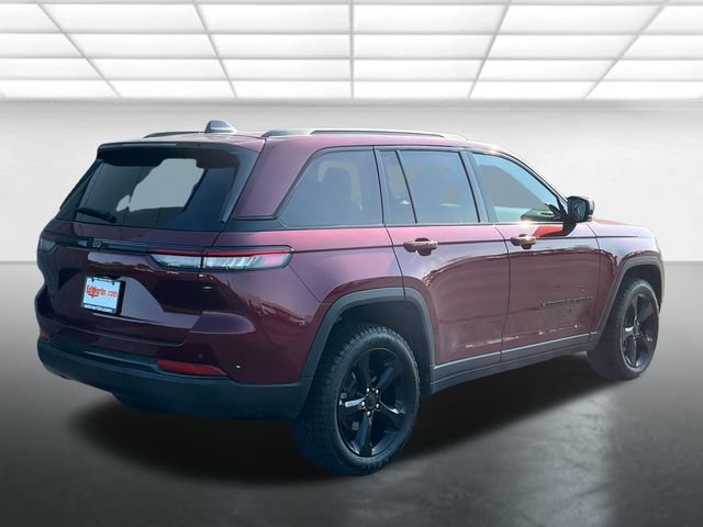 Used 2024 Jeep Grand Cherokee Altitude AWD/4WD image 4