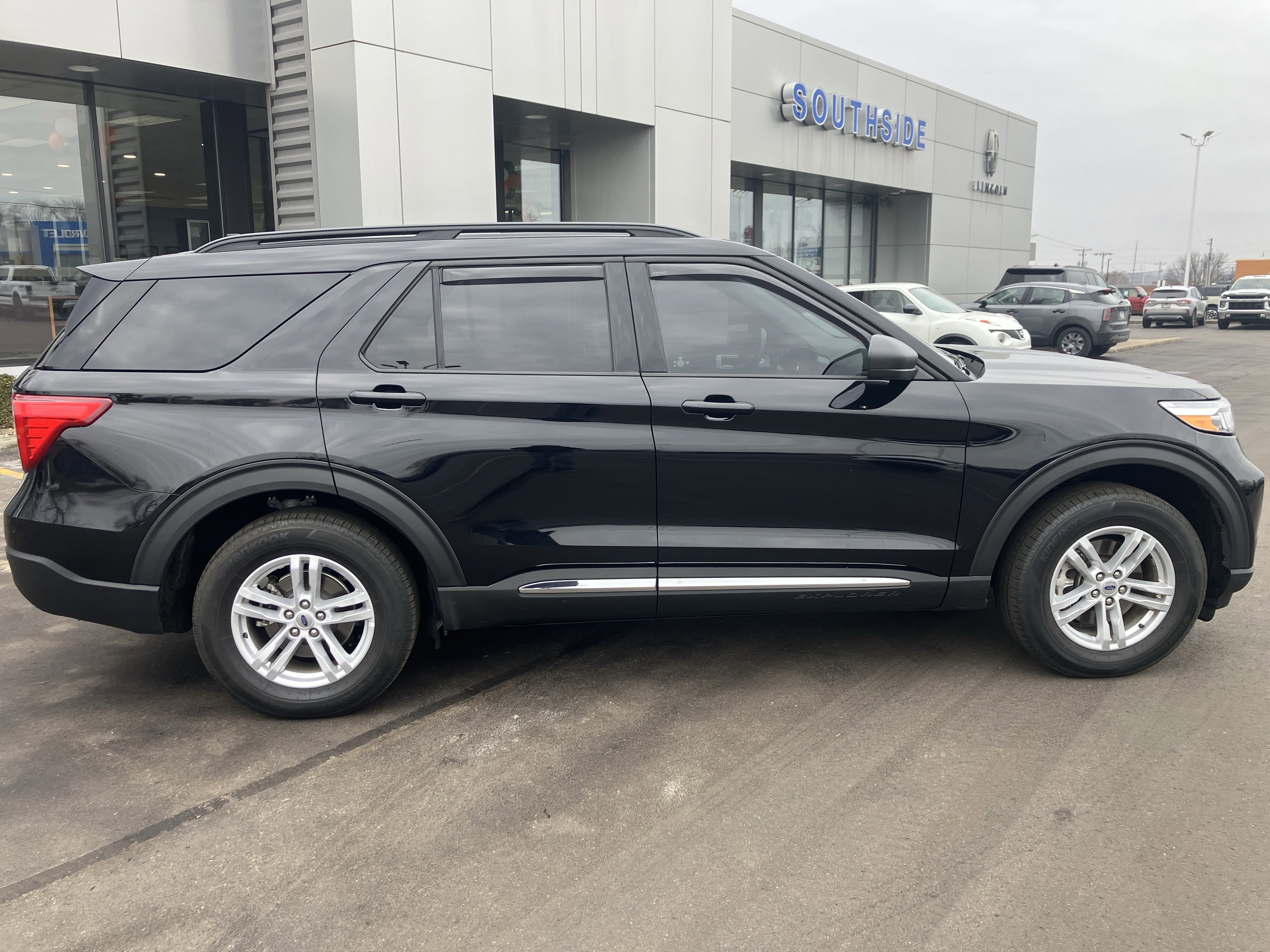 Certified 2022 Ford Explorer XLT w/ Equipment Group 202A image 6