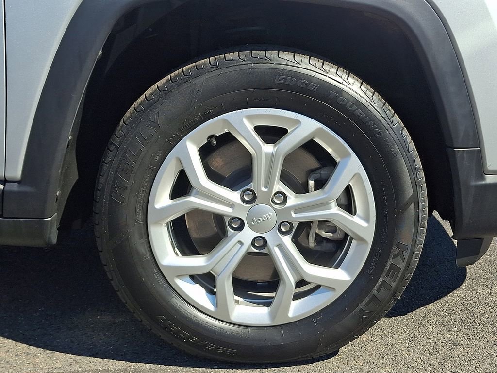 Used 2024 Jeep Compass Latitude AWD/4WD image 9