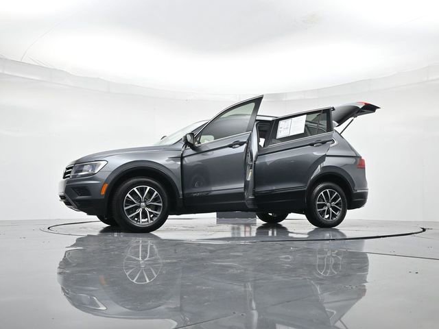 Used 2020 Volkswagen Tiguan SE w/ Panoramic Sunroof Package image 53