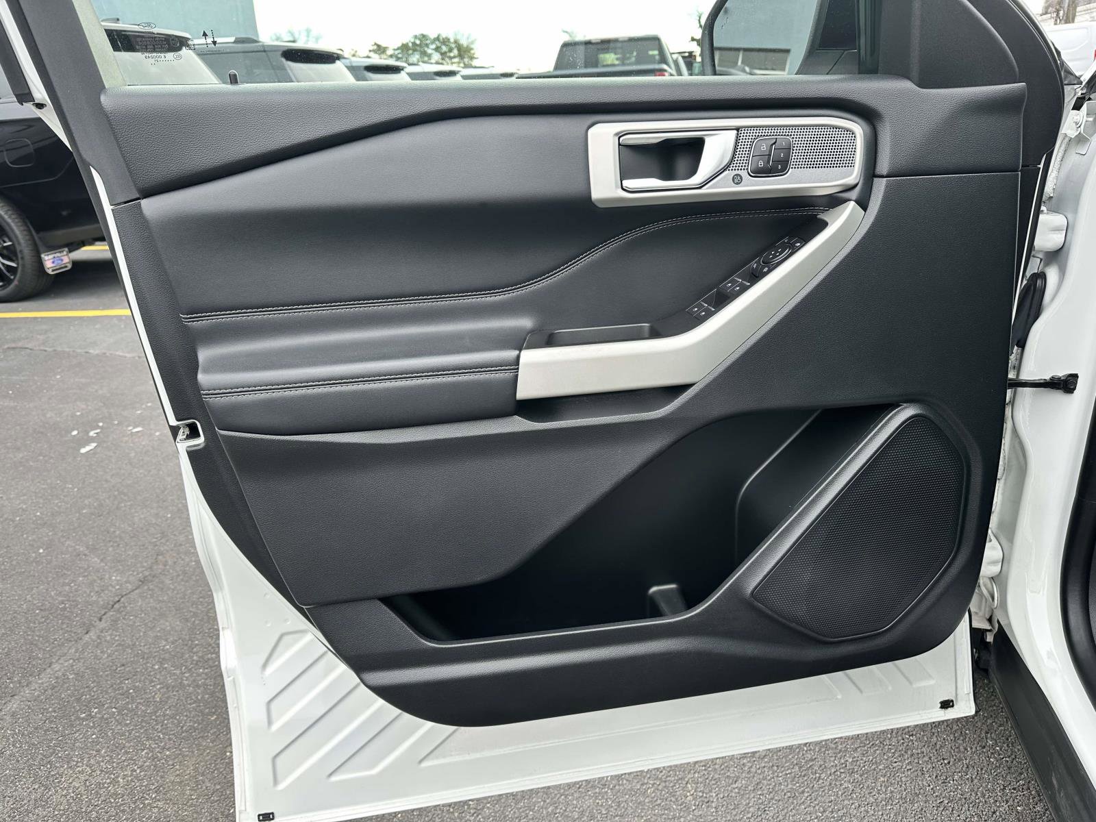 Certified 2021 Ford Explorer Limited w/ Equipment Group 301A image 9