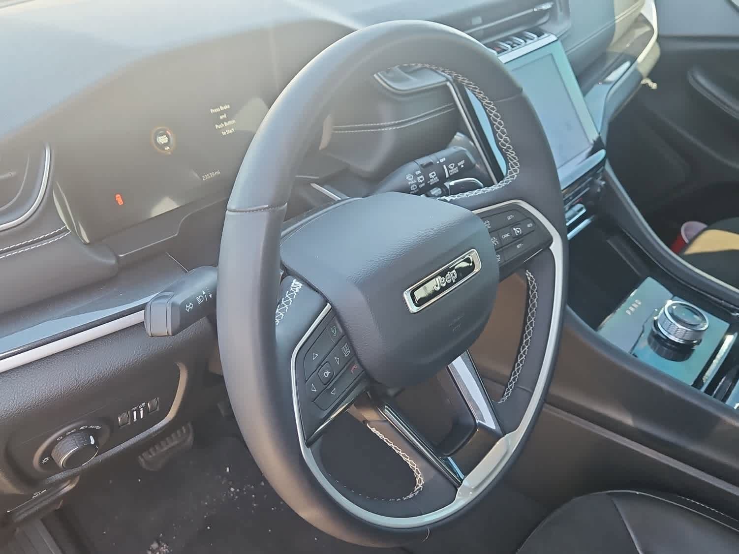 Used 2023 Jeep Grand Cherokee Altitude AWD/4WD image 2