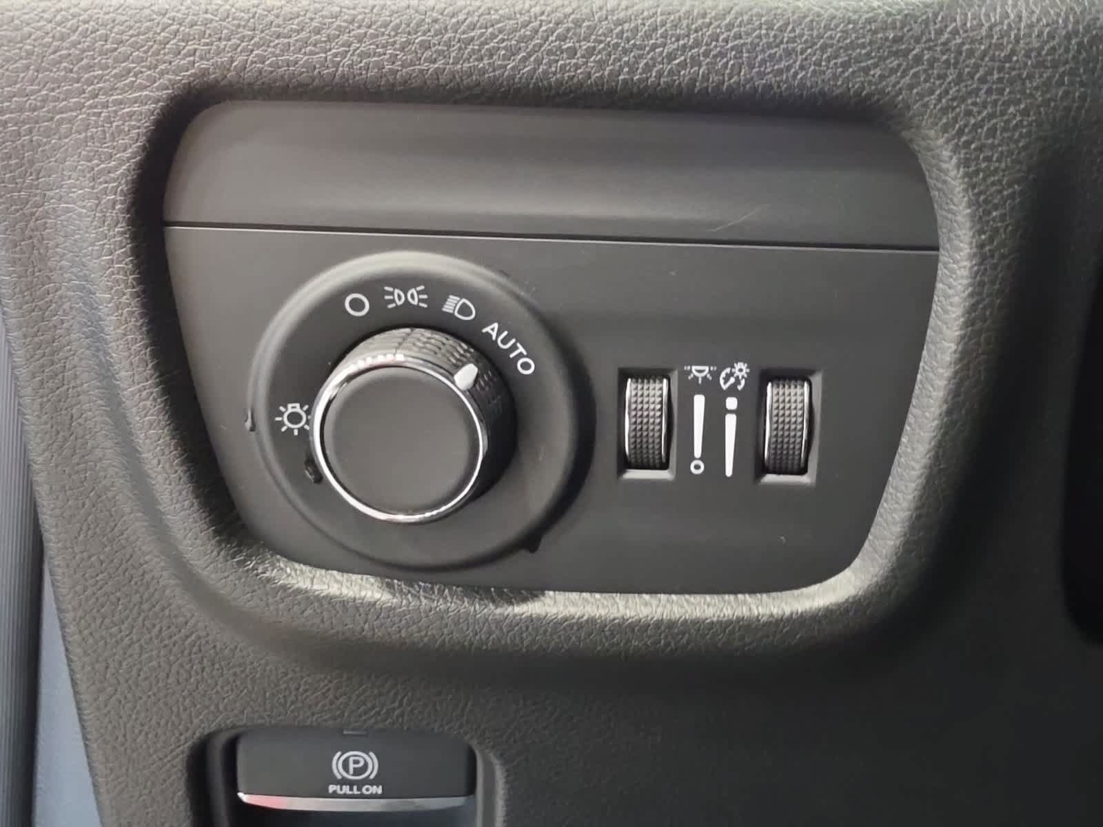 Used 2025 Jeep Grand Cherokee Altitude AWD/4WD image 22