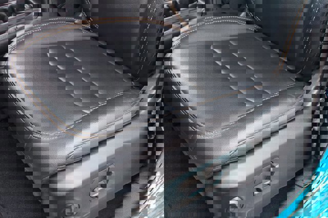 Used 2024 Jeep Wrangler Unlimited Sahara w/ Technology Group image 17