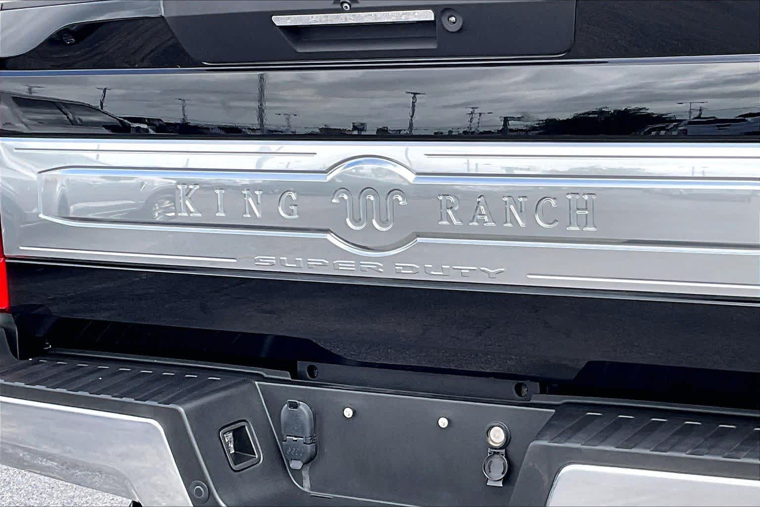 Certified 2020 Ford F250 King Ranch w/ King Ranch Ultimate Package AWD/4WD image 28