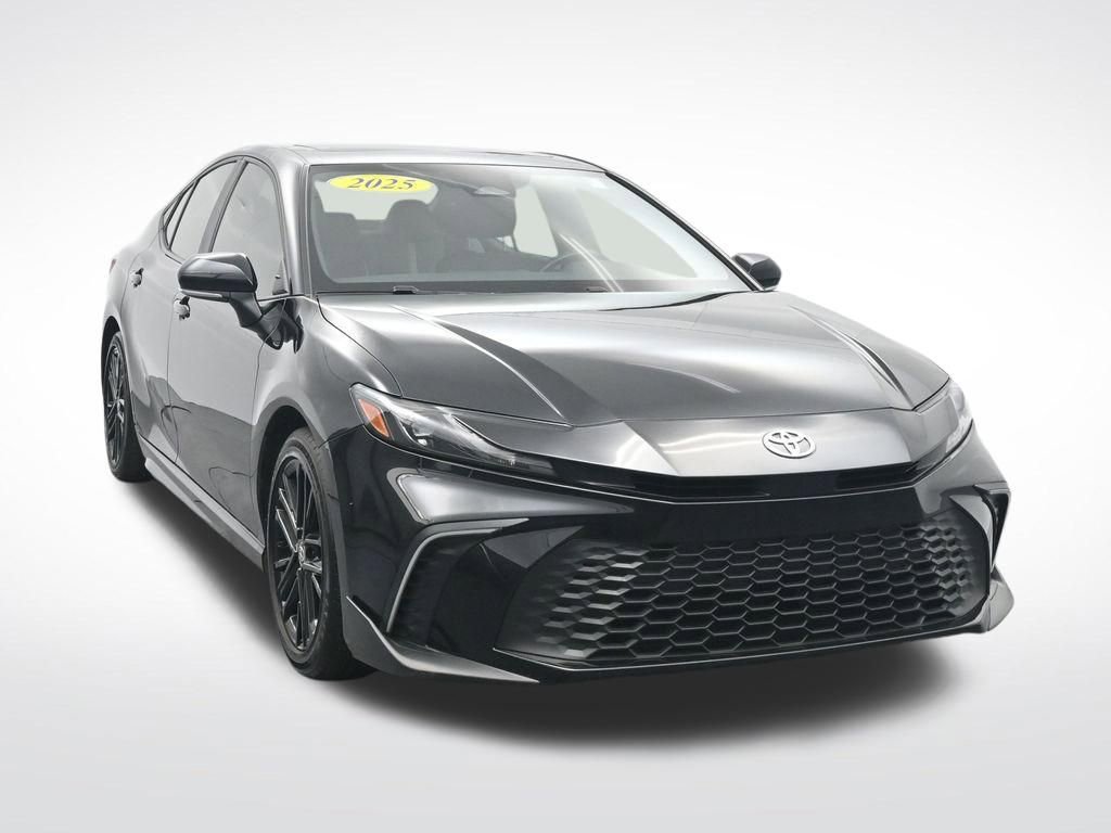 Used 2025 Toyota Camry SE w/ Convenience Package FWD image 3