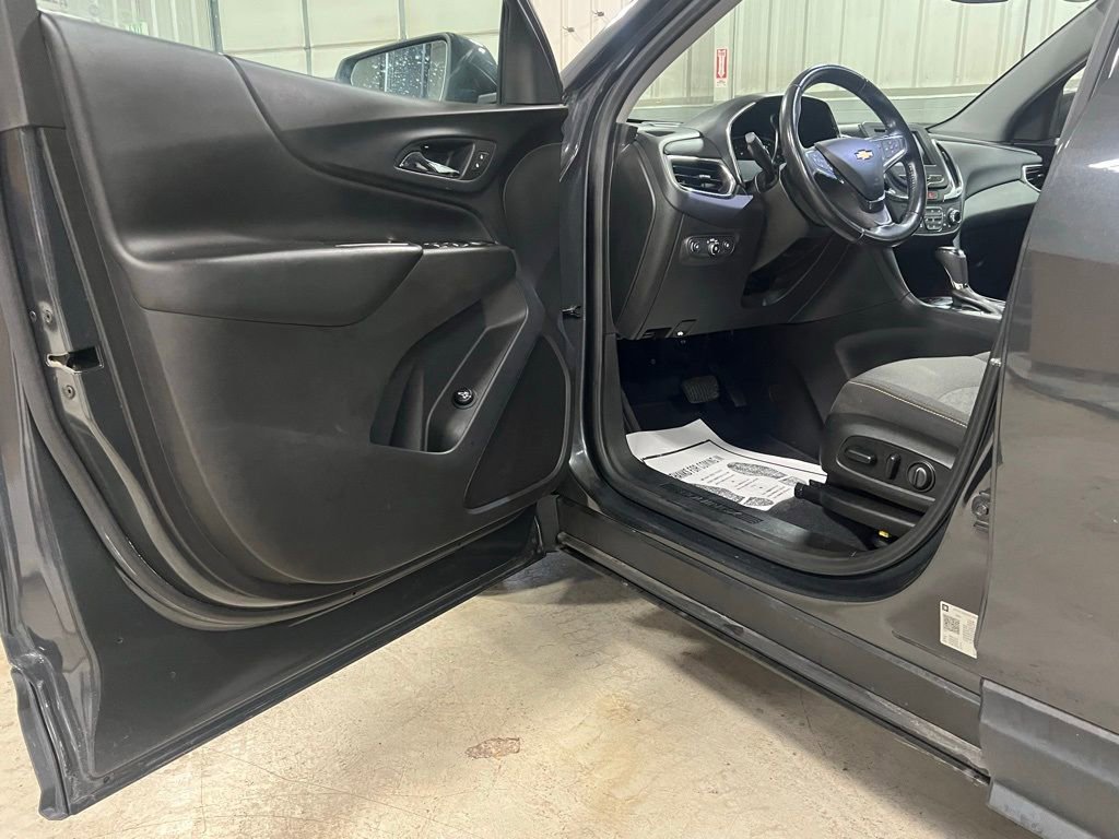 Used 2021 Chevrolet Equinox LT w/ Driver Convenience Package image 18
